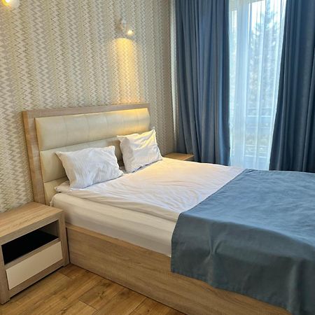 Hotel Lile Tbiliszi Kültér fotó