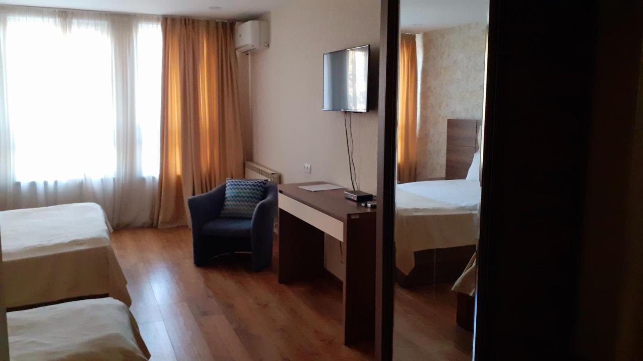 Hotel Lile Tbiliszi Kültér fotó