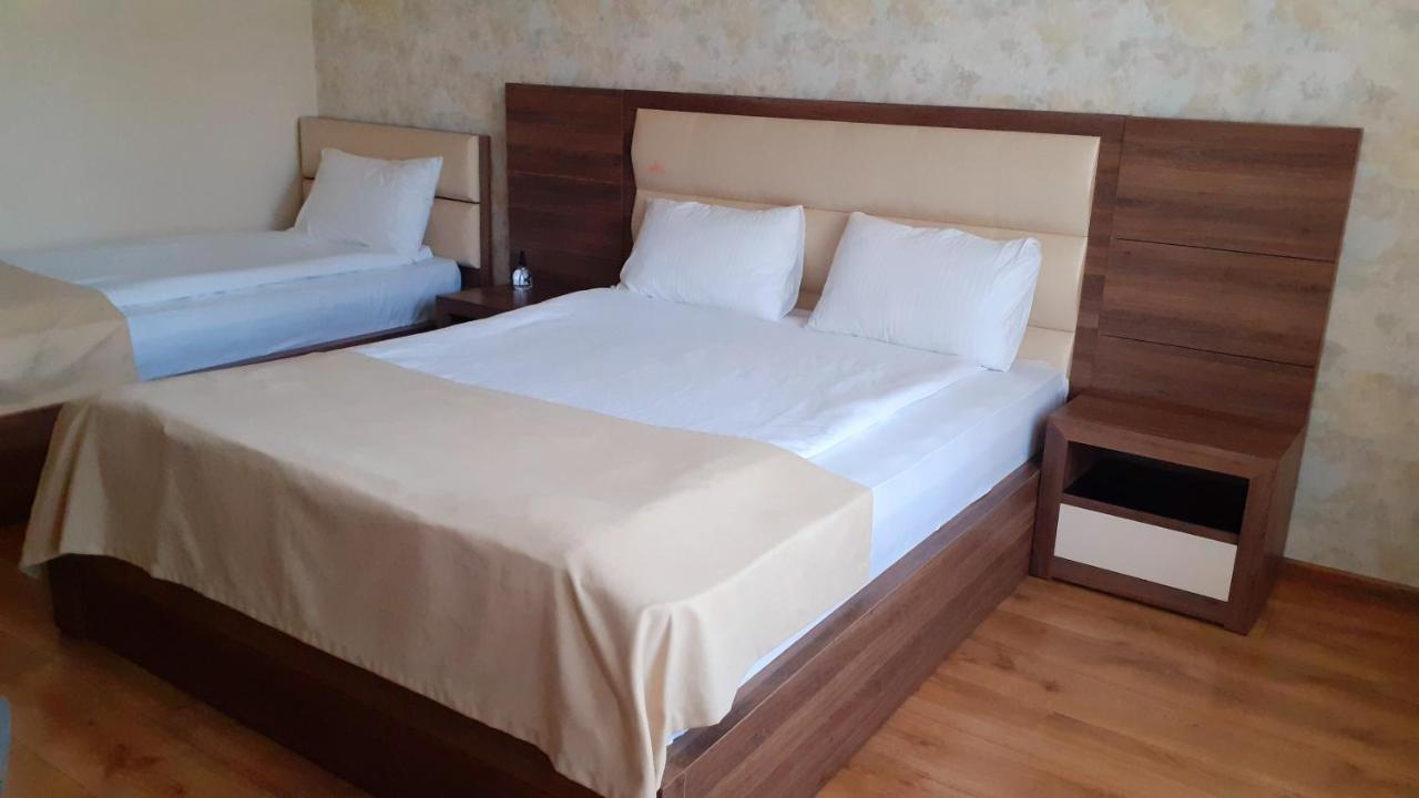 Hotel Lile Tbiliszi Kültér fotó