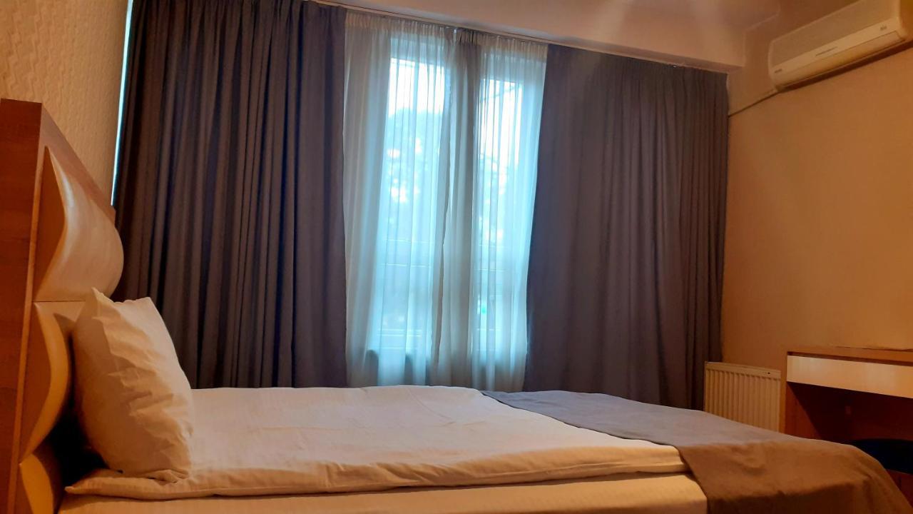 Hotel Lile Tbiliszi Kültér fotó