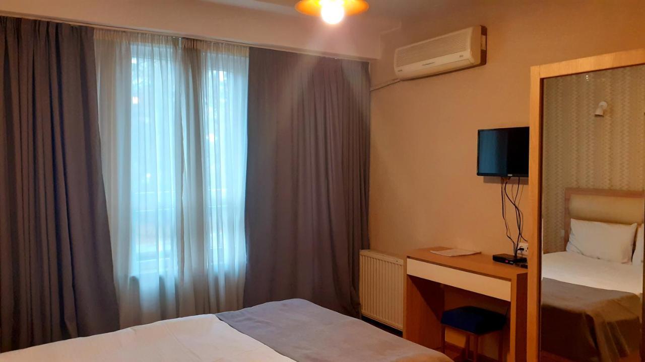 Hotel Lile Tbiliszi Kültér fotó