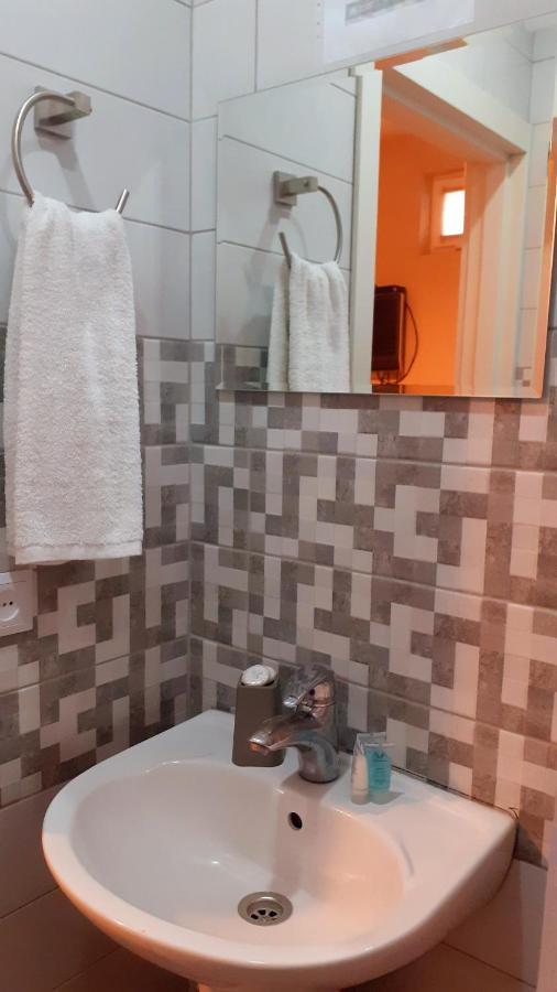 Hotel Lile Tbiliszi Kültér fotó