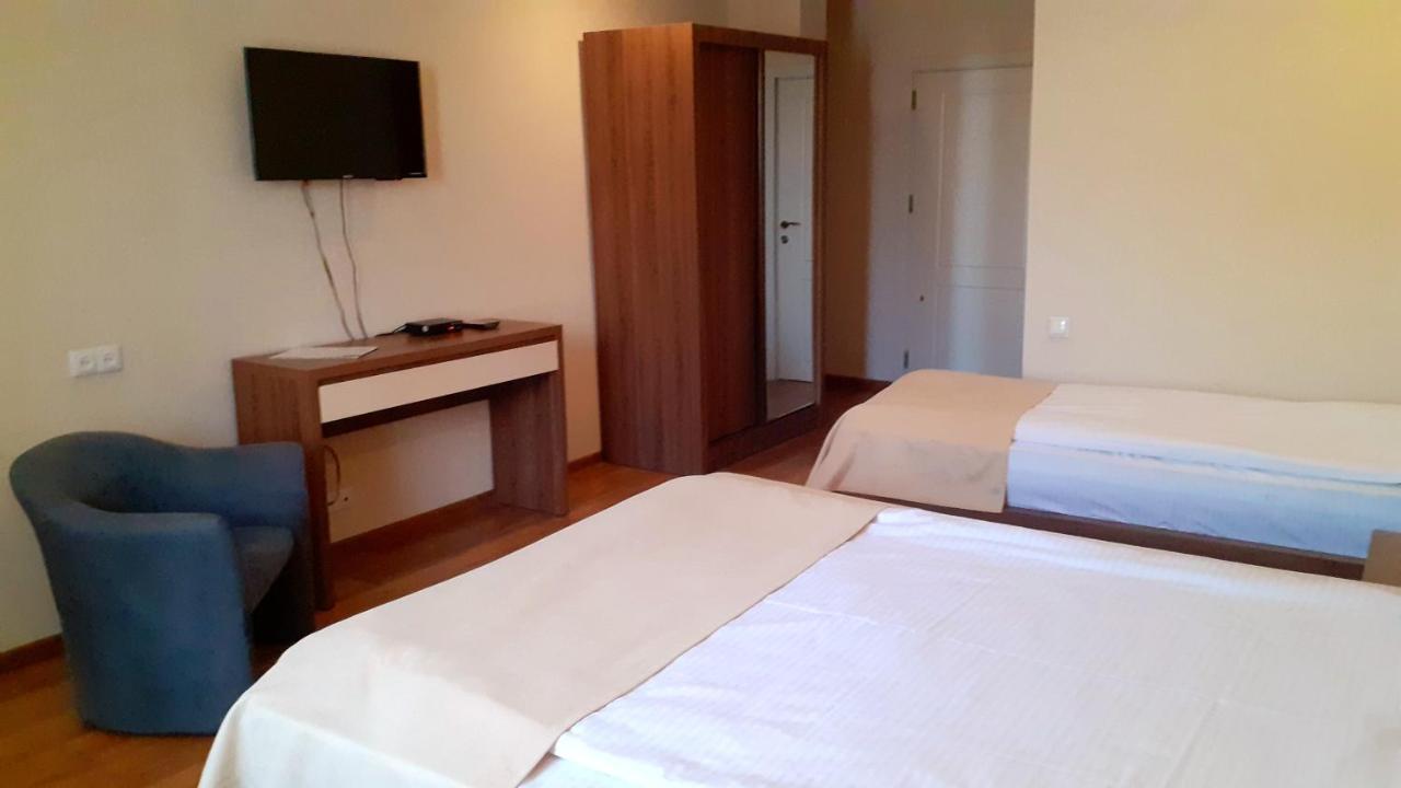Hotel Lile Tbiliszi Kültér fotó