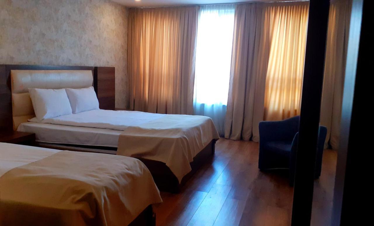 Hotel Lile Tbiliszi Kültér fotó