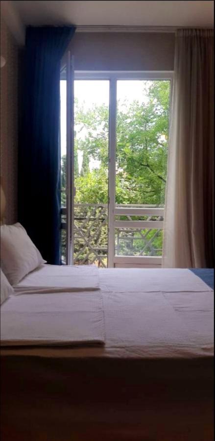 Hotel Lile Tbiliszi Kültér fotó
