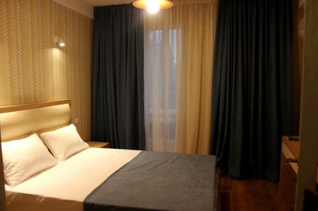 Hotel Lile Tbiliszi Kültér fotó
