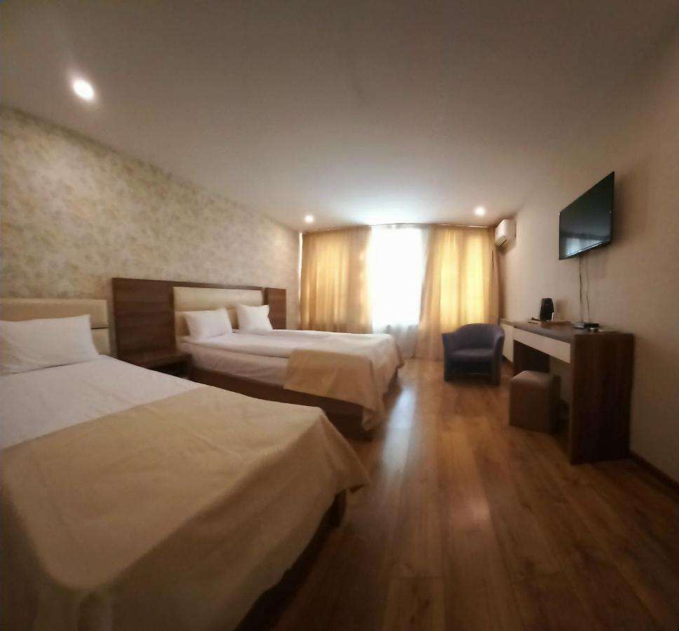 Hotel Lile Tbiliszi Kültér fotó