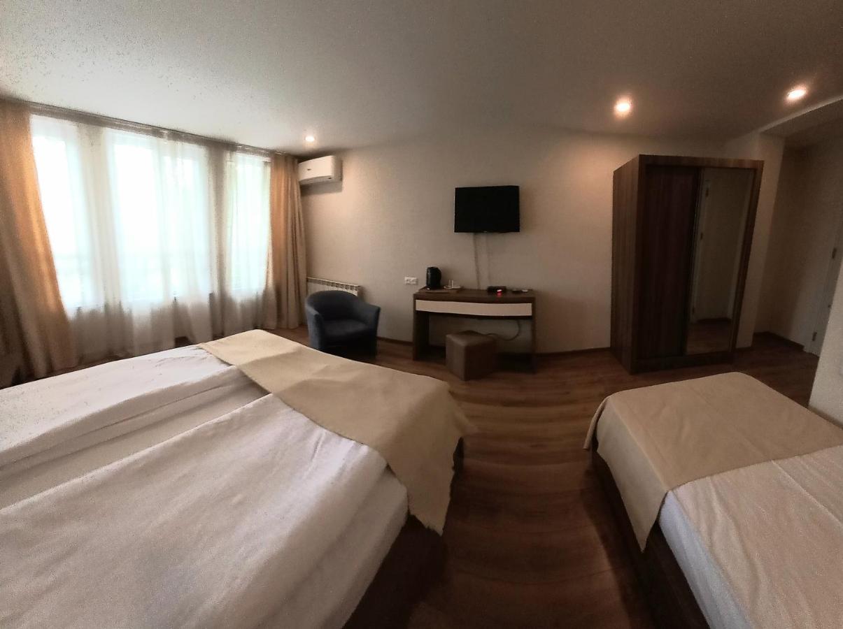 Hotel Lile Tbiliszi Kültér fotó
