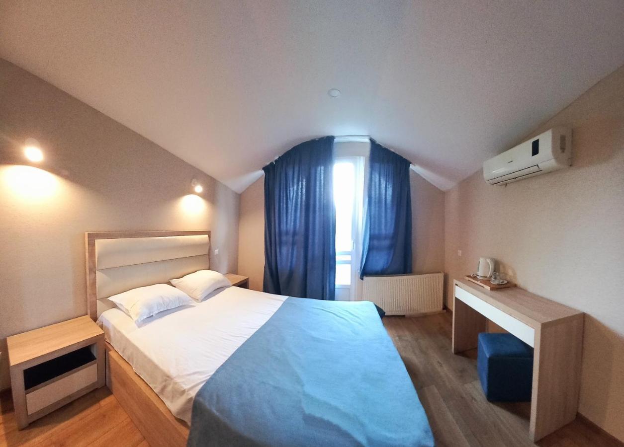 Hotel Lile Tbiliszi Kültér fotó