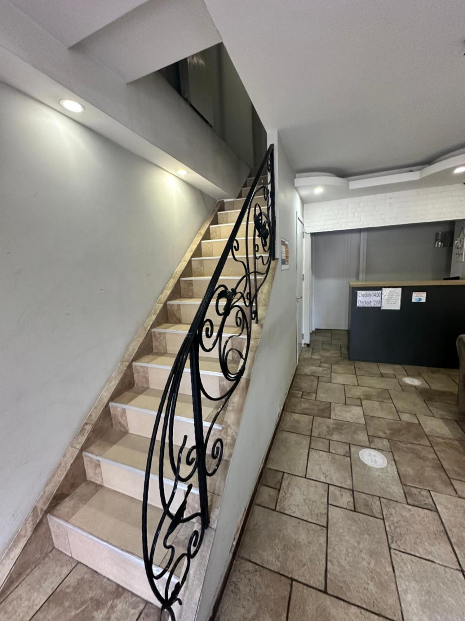 Hotel Lile Tbiliszi Kültér fotó