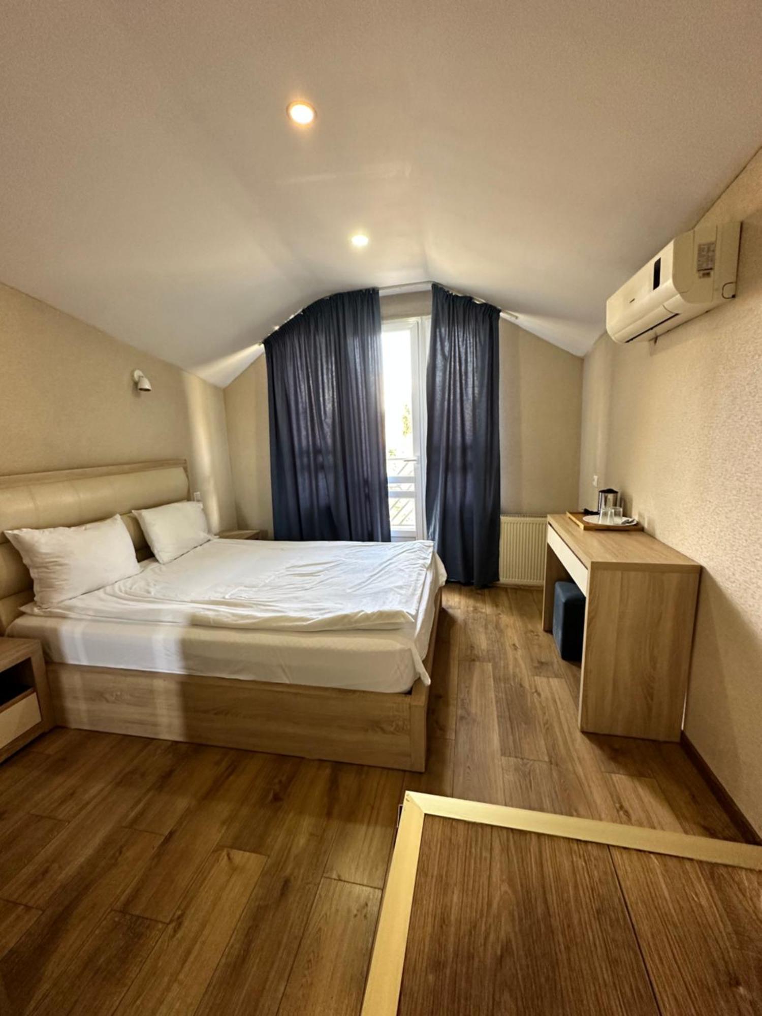Hotel Lile Tbiliszi Kültér fotó