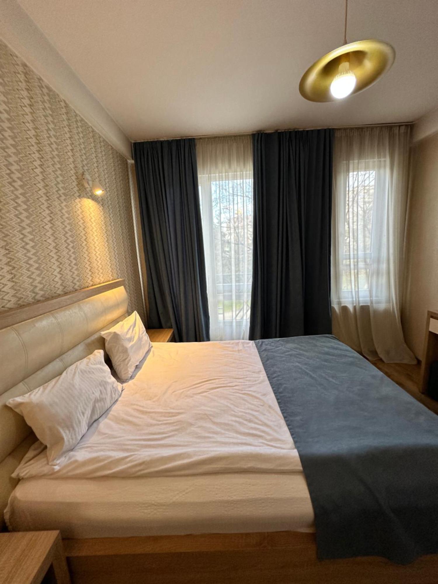 Hotel Lile Tbiliszi Kültér fotó