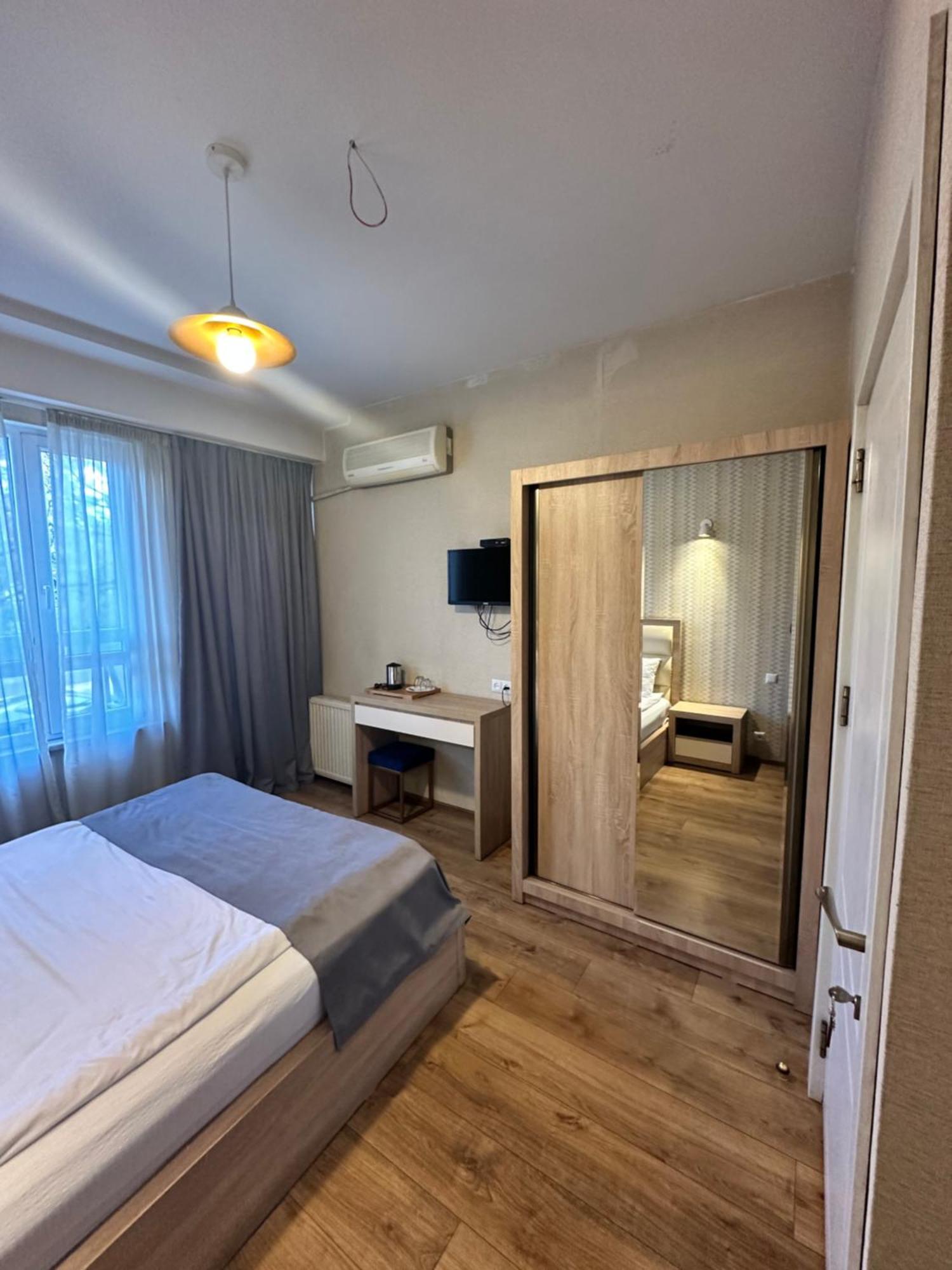 Hotel Lile Tbiliszi Kültér fotó