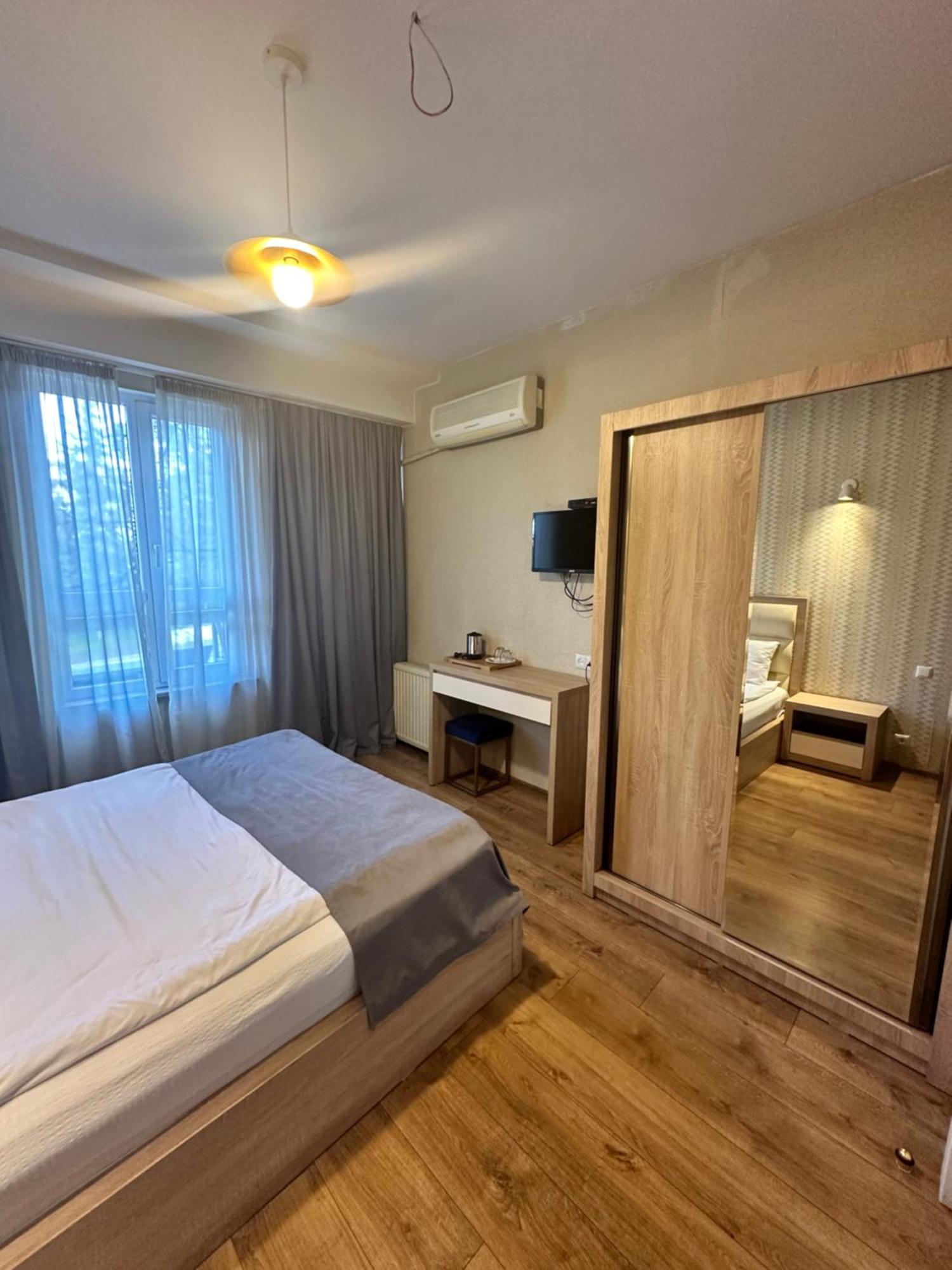 Hotel Lile Tbiliszi Kültér fotó