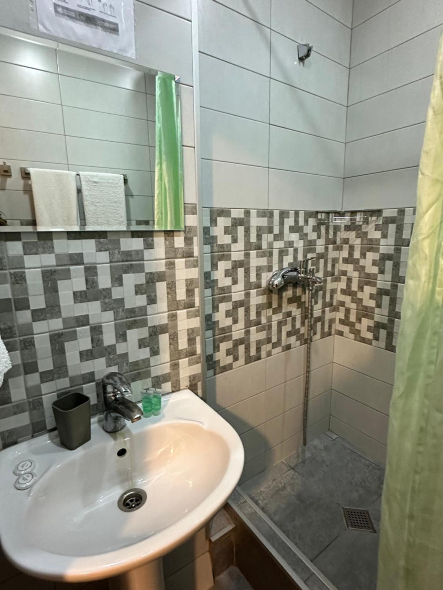 Hotel Lile Tbiliszi Kültér fotó