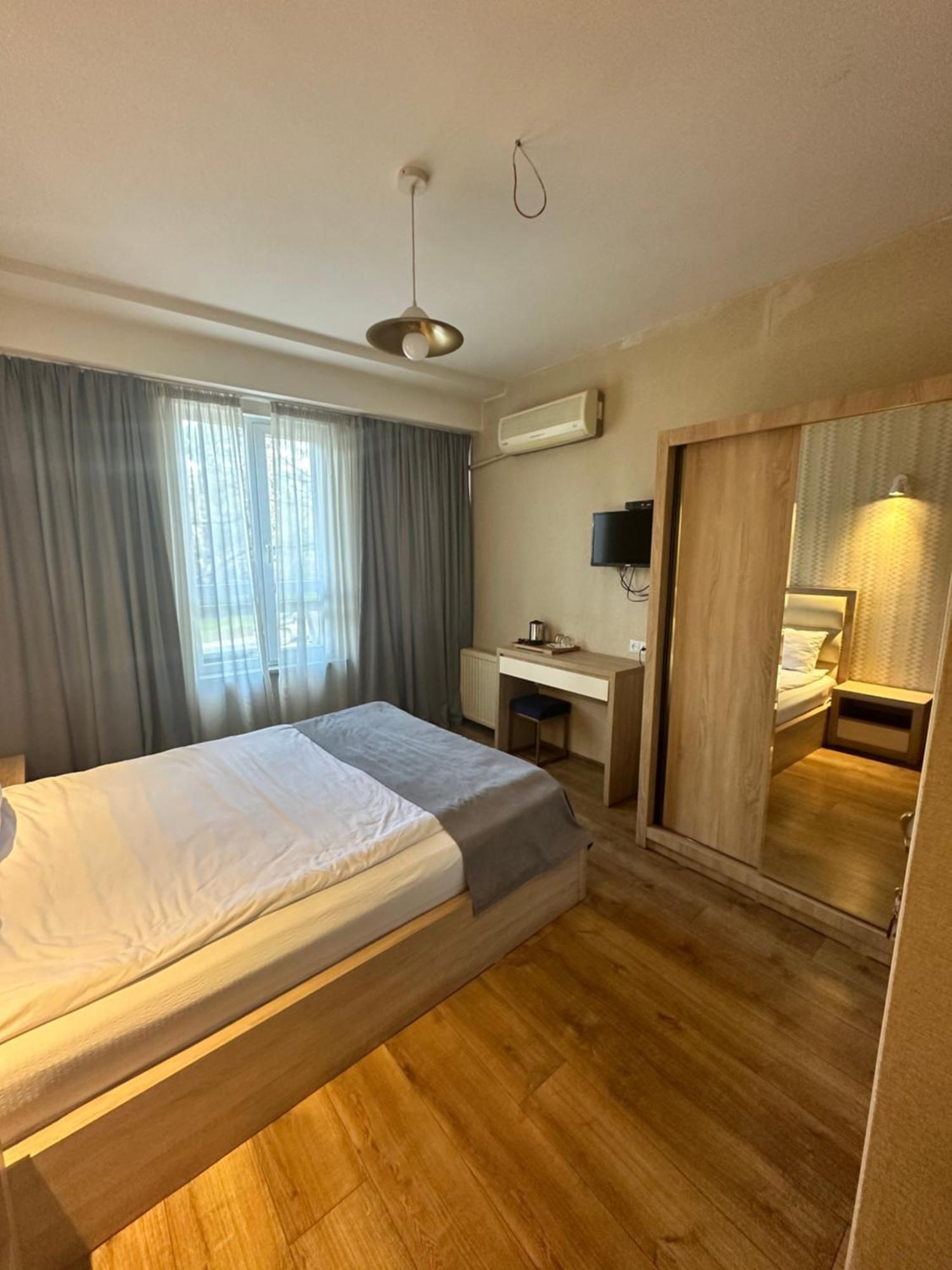 Hotel Lile Tbiliszi Kültér fotó